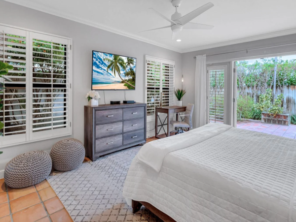 Luxurious Coral Ridge Residence with Heated Pool - Ideal Family Getaway